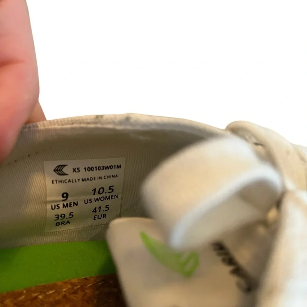Cariuma OCA Men’s 9 Women’s 10.5 Off White Sneakers Laces Business Casual Low
